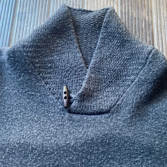 Old Navy Sweater - Picture 2 of 2